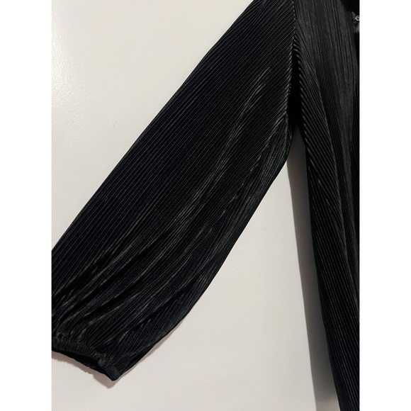 Ro & De Black Ribbed Silky Collared Long Sleeve Blouse Size Medium - Picture 5 of 6